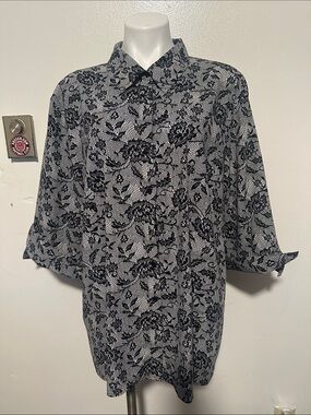 Maggie Barnes Black and White Floral Button-Up Blouse